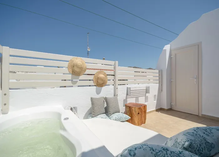 Blue Sky Summer Hotel